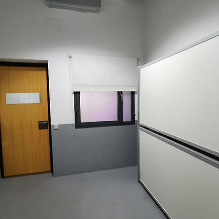 סביליה Traveller Box Hostel מראה חיצוני תמונה