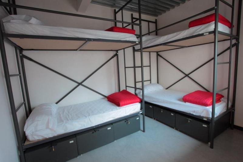 סביליה Traveller Box Hostel מראה חיצוני תמונה