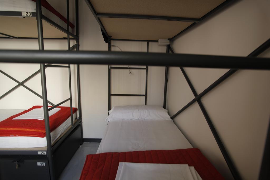 סביליה Traveller Box Hostel מראה חיצוני תמונה