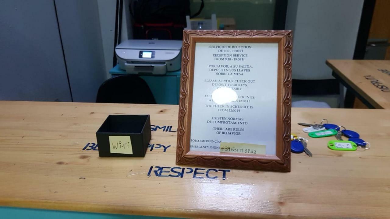 סביליה Traveller Box Hostel מראה חיצוני תמונה