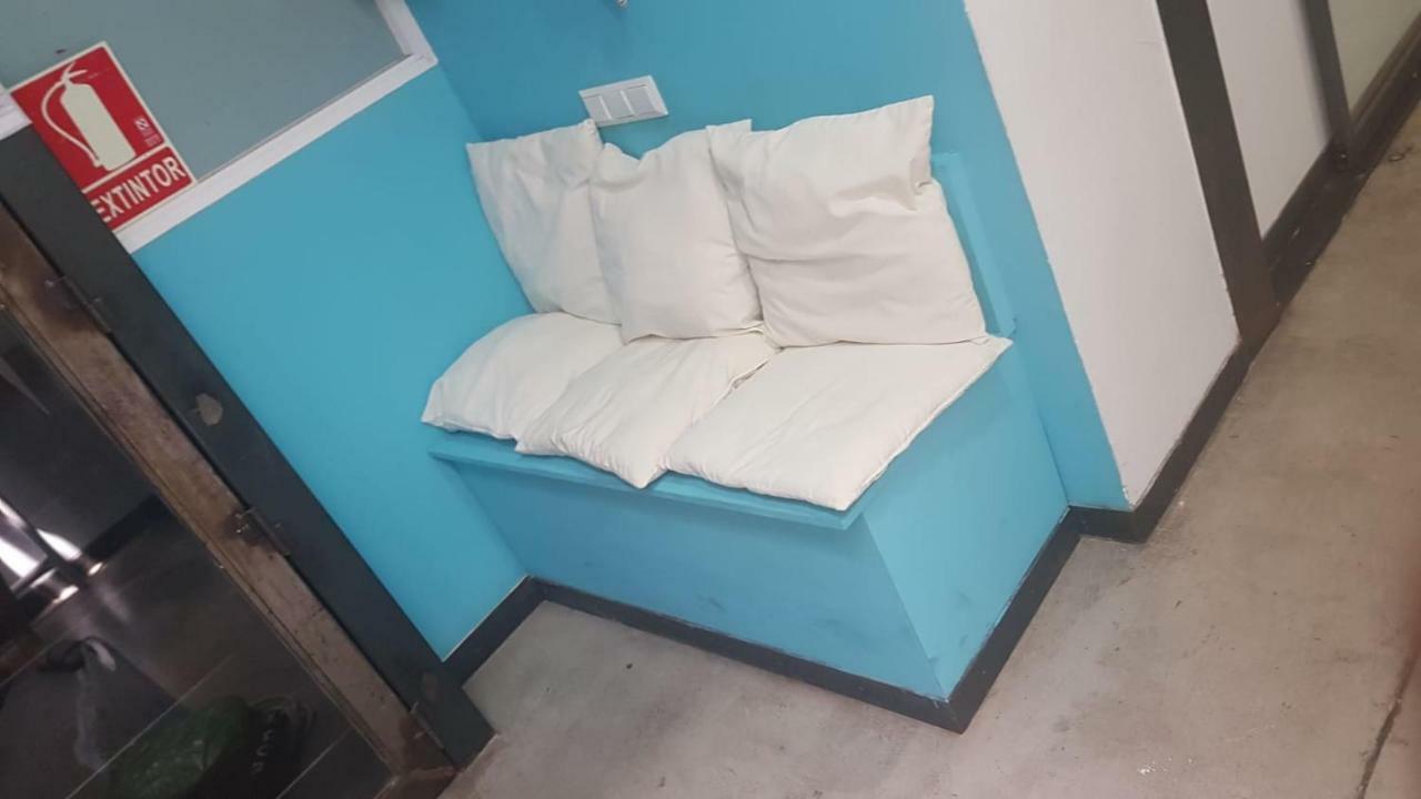 סביליה Traveller Box Hostel מראה חיצוני תמונה